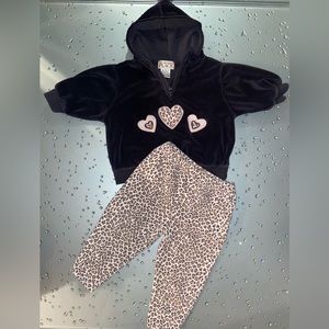 The Children’s Place Baby (2) Piece Hearts Hoodie Pants Outfit Size 6-12 Months